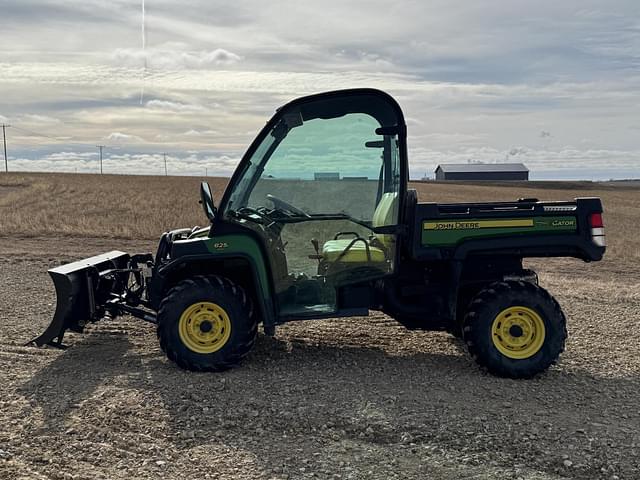 Image of John Deere Gator XUV 825i equipment image 1