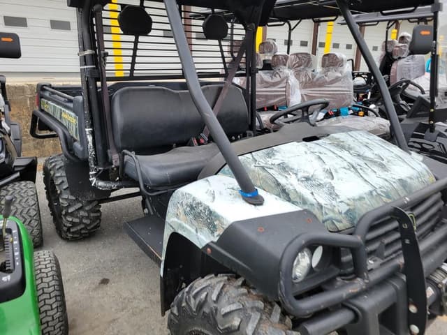Image of John Deere Gator XUV 825i equipment image 4
