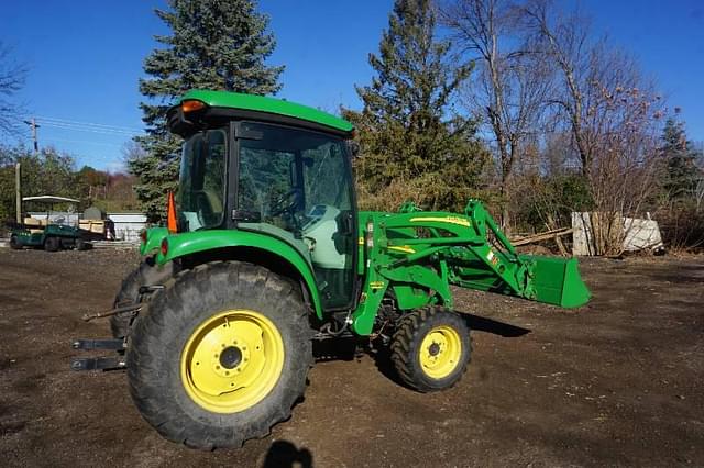 Image of John Deere 4320 equipment image 1