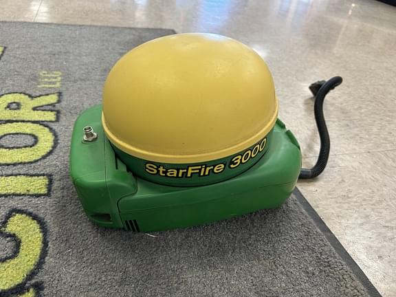 Image of John Deere StarFire 3000 equipment image 4