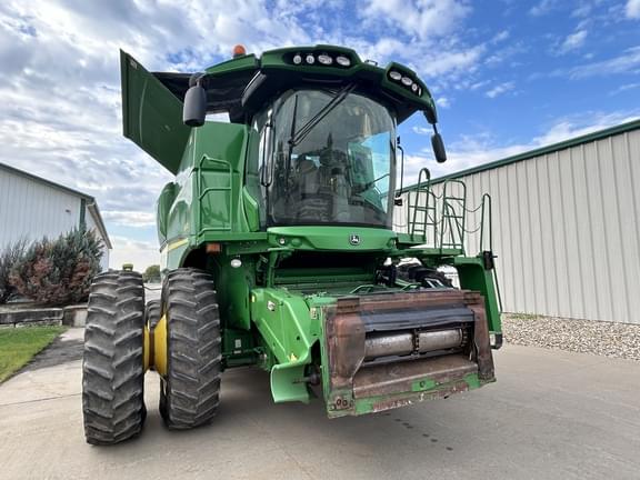 Image of John Deere S670 equipment image 1