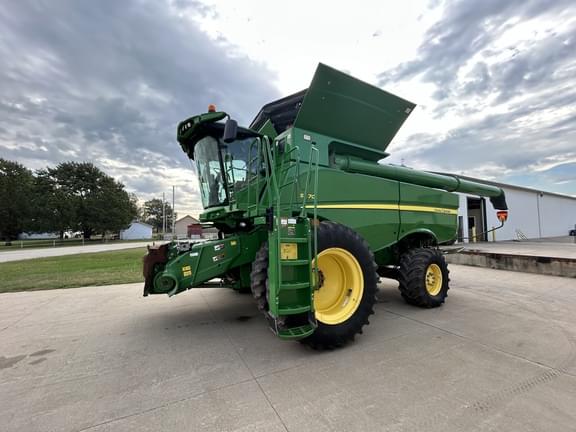 Image of John Deere S670 Primary image