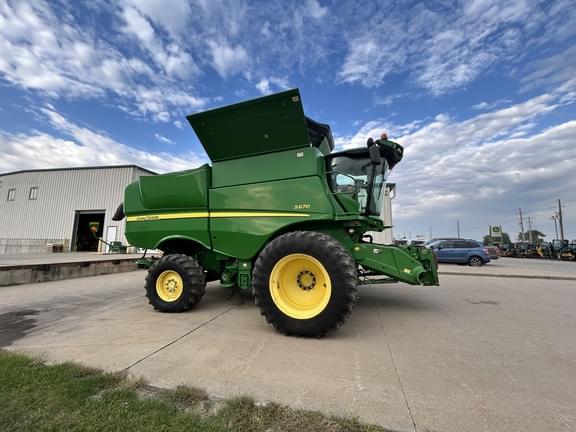 Image of John Deere S670 equipment image 4
