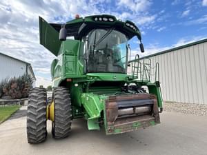 2011 John Deere S670 Image