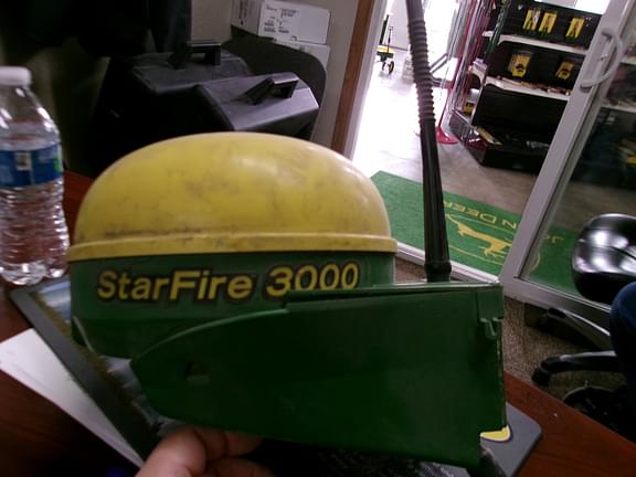 Image of John Deere StarFire 3000 Image 0