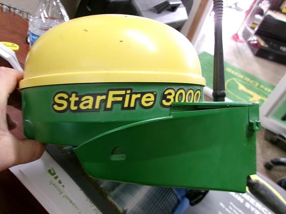 Image of John Deere StarFire 3000 Image 0