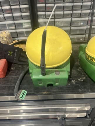 Image of John Deere StarFire 3000 equipment image 4