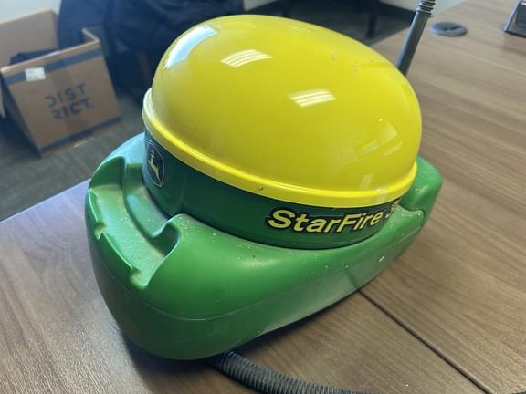 Image of John Deere StarFire 3000 equipment image 2