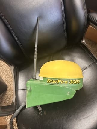 Image of John Deere StarFire 3000 equipment image 1