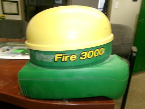 Image of John Deere StarFire 3000 equipment image 2