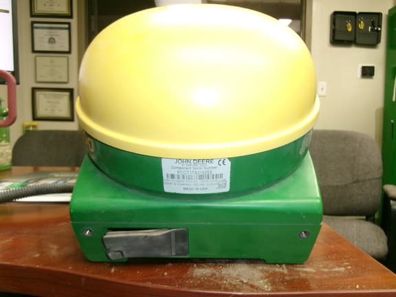 Image of John Deere StarFire 3000 equipment image 3