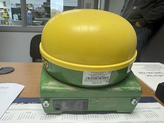 Image of John Deere StarFire 3000 Image 1