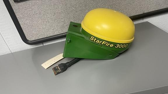 Image of John Deere StarFire 3000 equipment image 3