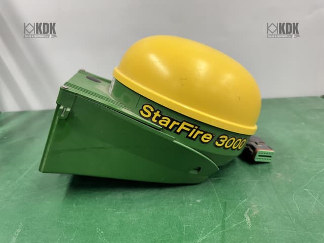 Image of John Deere StarFire 3000 equipment image 2