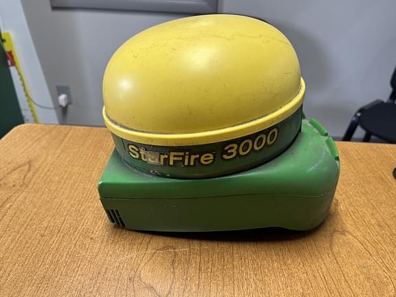 Image of John Deere StarFire 3000 equipment image 2