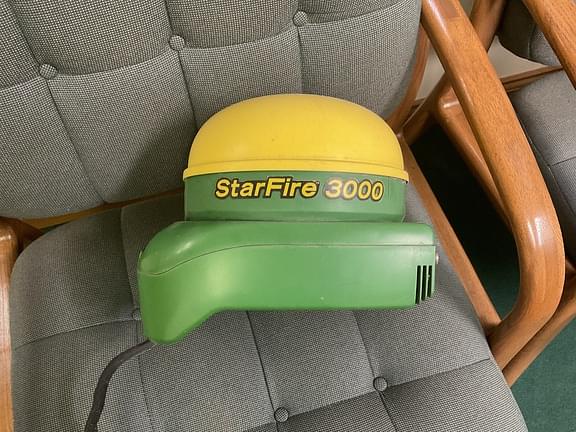 Image of John Deere StarFire 3000 Image 0