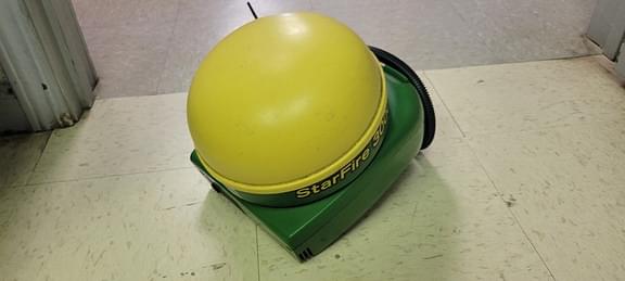 Image of John Deere StarFire 3000 equipment image 2