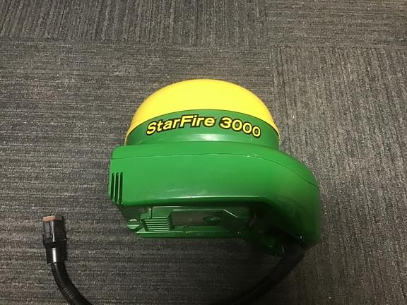 Image of John Deere StarFire 3000 equipment image 2