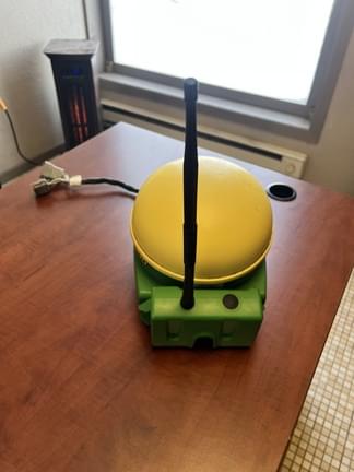 Image of John Deere StarFire 3000 equipment image 3