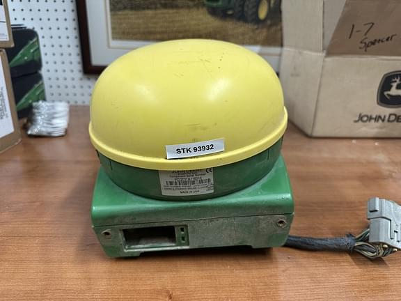 Image of John Deere StarFire 3000 Image 1