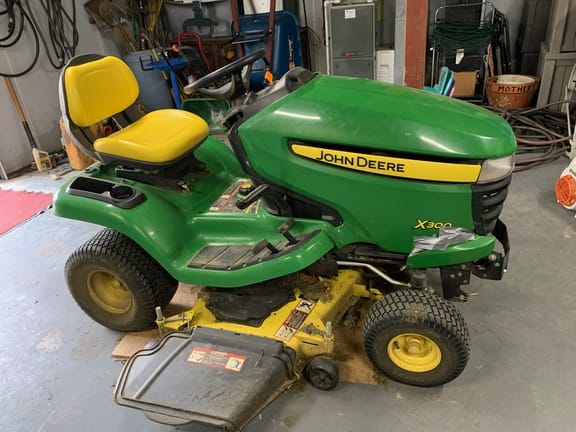 2011 John Deere X300 Equipment Image0