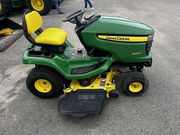 Image of John Deere X300 equipment image 4