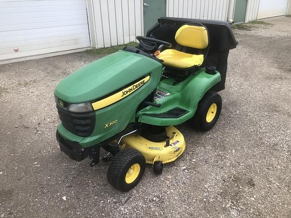 Image of John Deere X300 equipment image 4