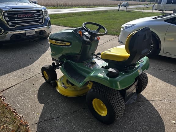 Image of John Deere X300 equipment image 3