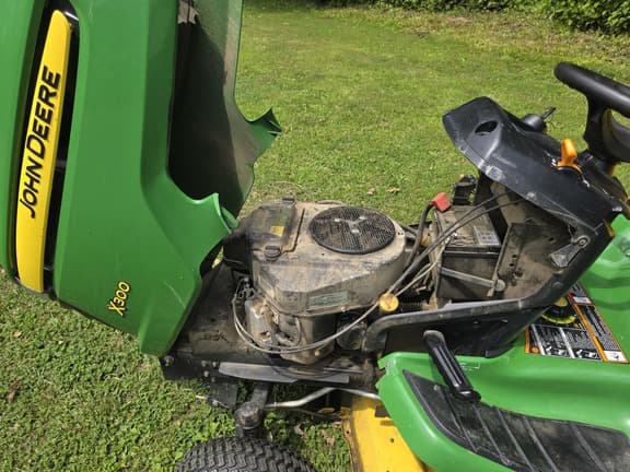 Image of John Deere X300 equipment image 4