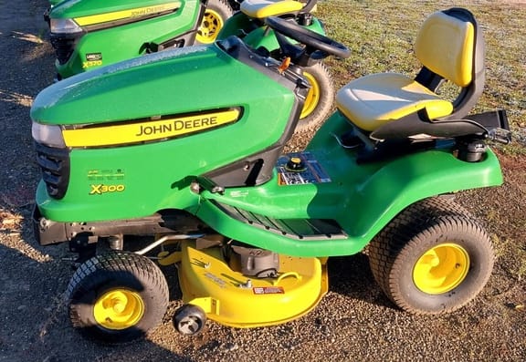 2011 John Deere X300 Equipment Image0