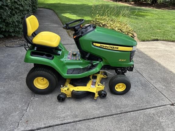 Image of John Deere X300 equipment image 3