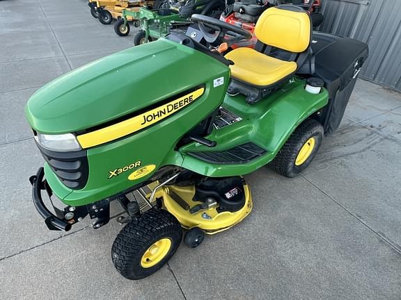 Image of John Deere X300R equipment image 2