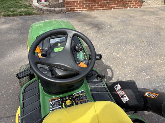 Image of John Deere X304 equipment image 3