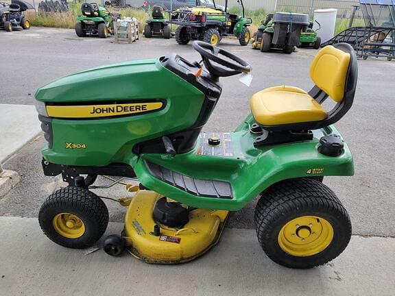 Image of John Deere X304 equipment image 2