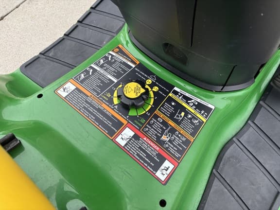 Image of John Deere X304 equipment image 4