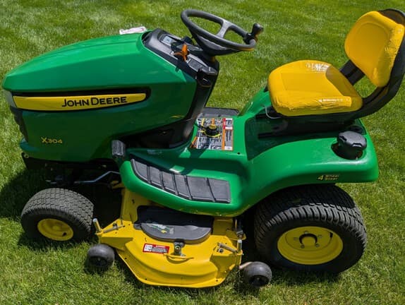 Image of John Deere X304 Primary image