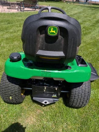 Image of John Deere X304 equipment image 3