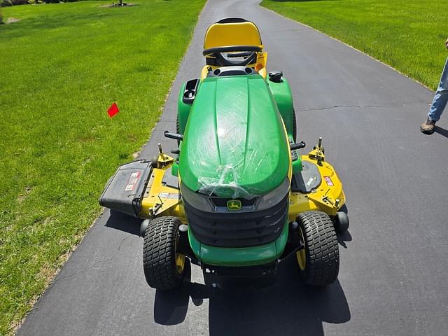 Image of John Deere X320 equipment image 1