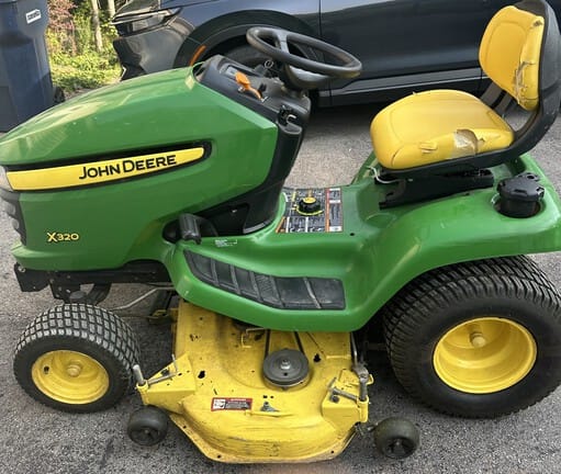 2011 John Deere X320 Equipment Image0
