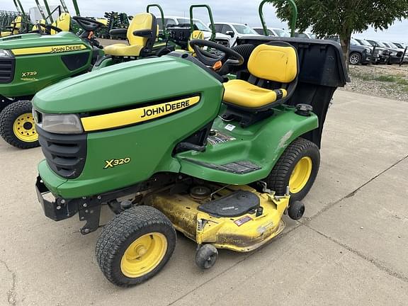Image of John Deere X320 equipment image 1