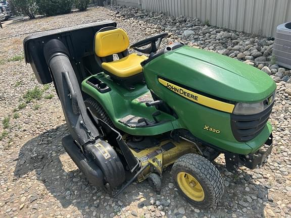 Image of John Deere X320 equipment image 3