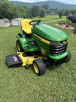 2011 John Deere X320 Equipment Image0