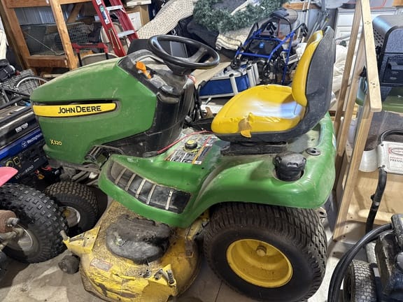 2011 John Deere X320 Equipment Image0