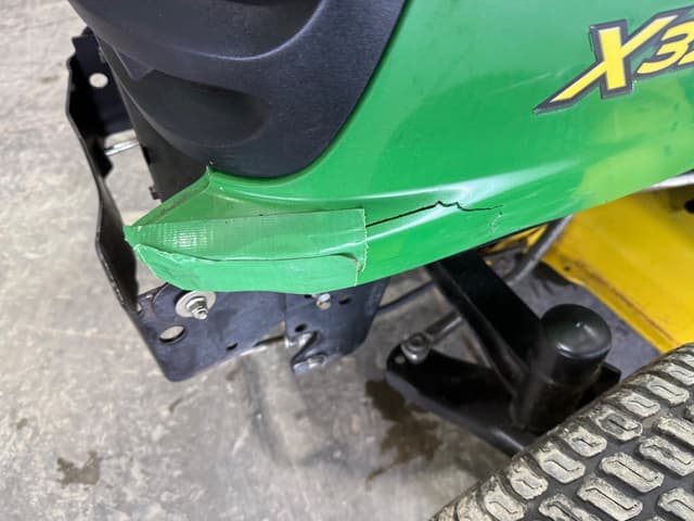 Image of John Deere X320 equipment image 3