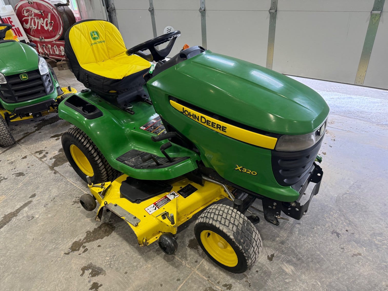 2011 John Deere X320 Equipment Image0