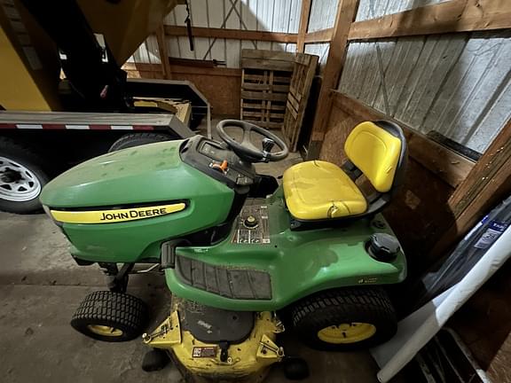 Image of John Deere X324 equipment image 3