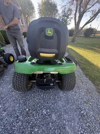 Image of John Deere X324 equipment image 3