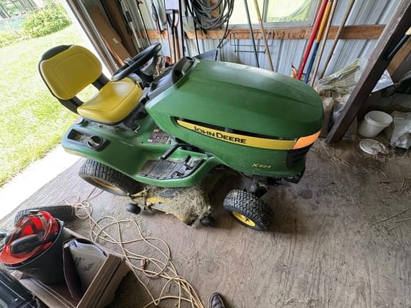 Image of John Deere X324 equipment image 2