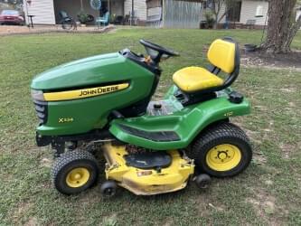 Image of John Deere X324 equipment image 1