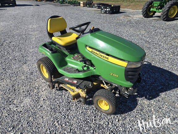 2011 John Deere X324 Equipment Image0